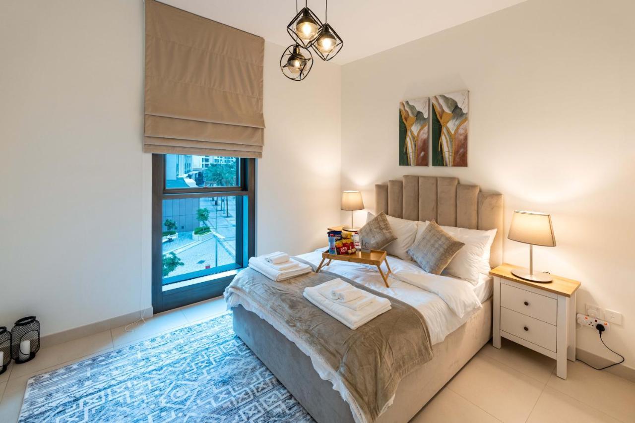 Appartamento Sleeps 6 Burj Views Steps From Dubai Mall Esterno foto