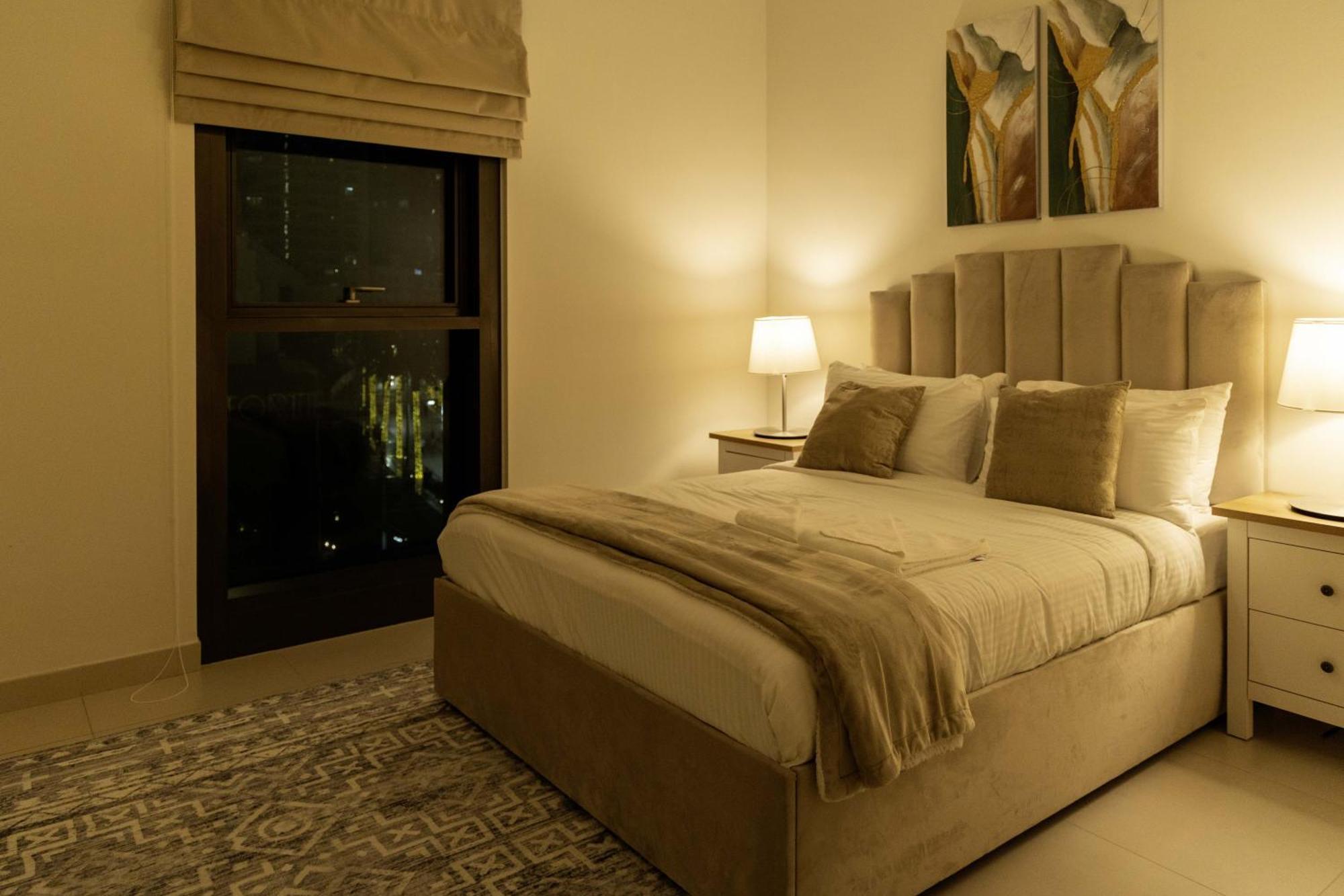 Appartamento Sleeps 6 Burj Views Steps From Dubai Mall Esterno foto